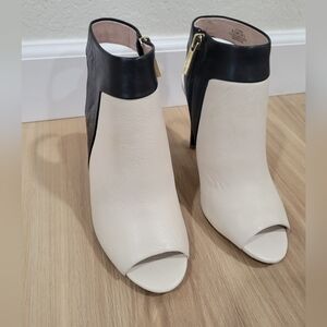 New Elegant Louise Et Cie Peep Toe Ankle Booties
